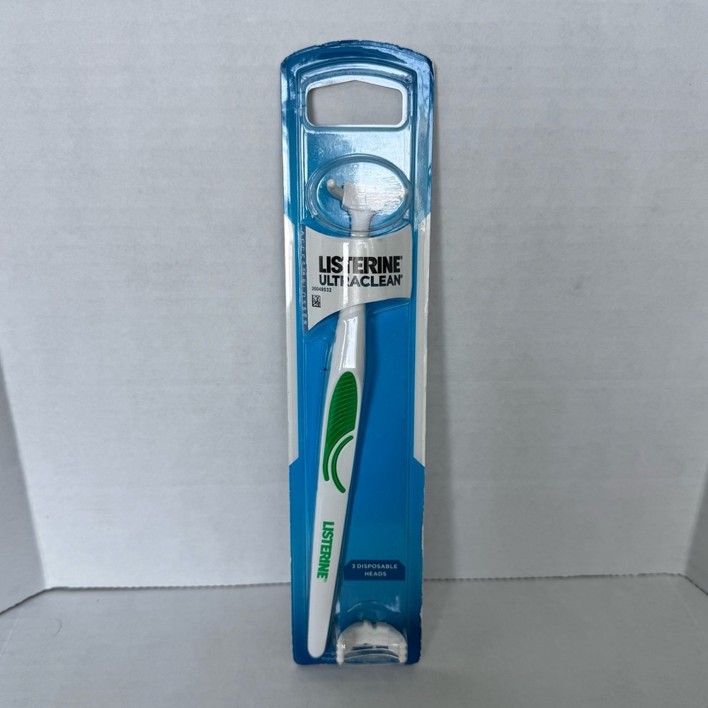 New Listerine Ultraclean Access Flosser Starter Pack with 3 Disposable Heads